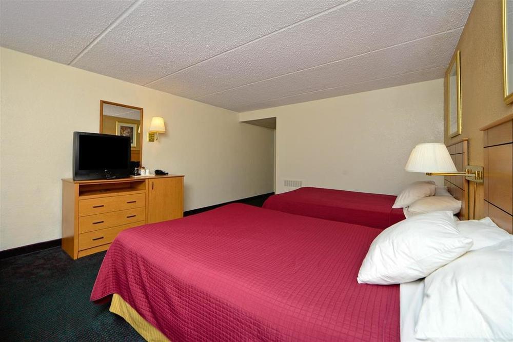 Americas Best Value Inn And Suites St. Cloud Room photo
