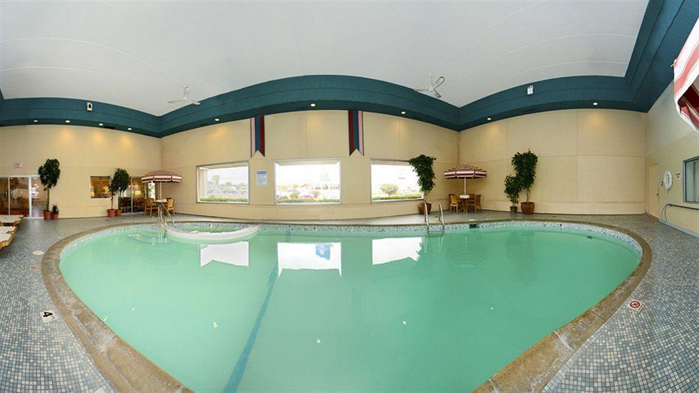 Americas Best Value Inn And Suites St. Cloud Exterior photo