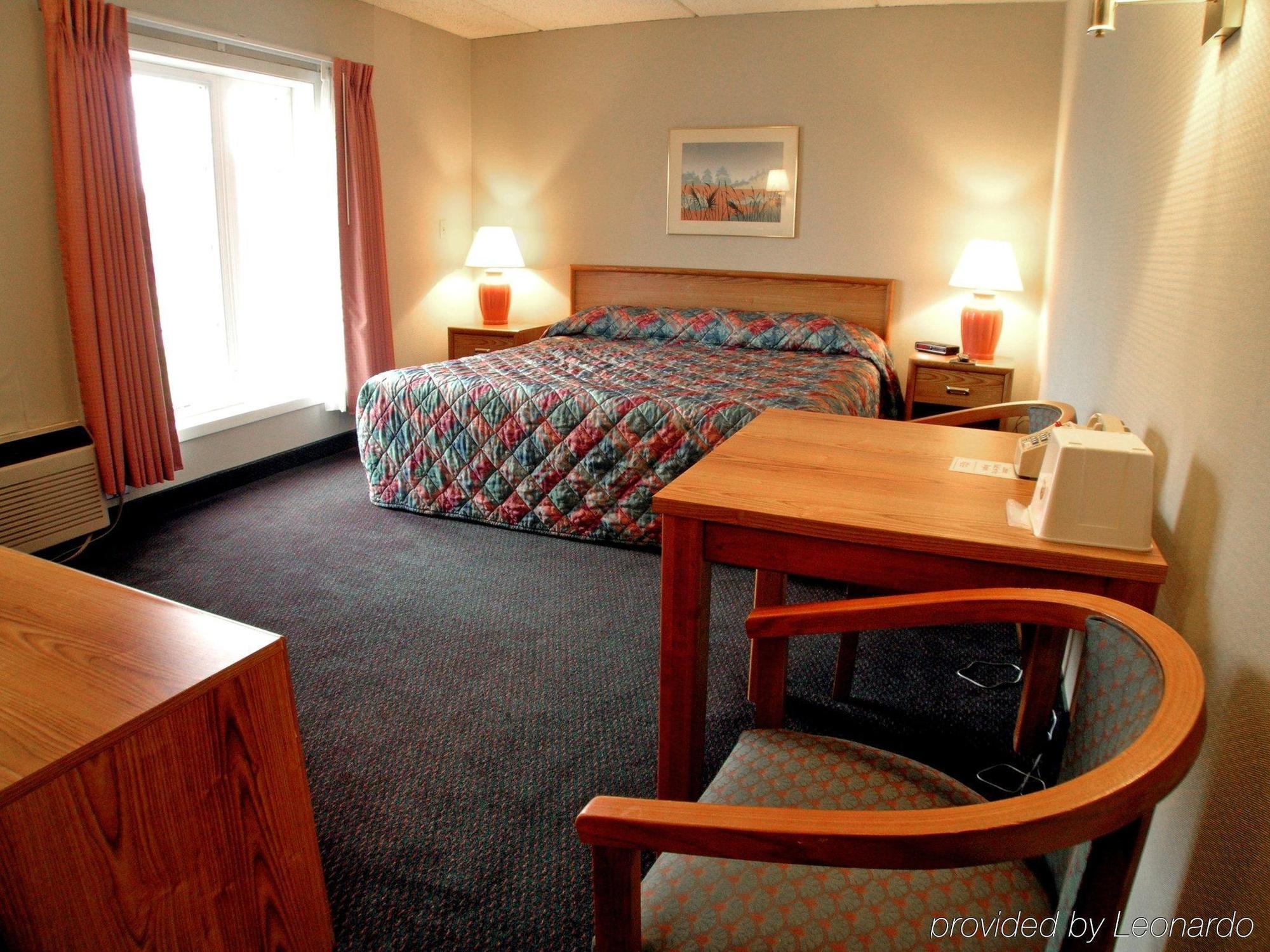 Americas Best Value Inn And Suites St. Cloud Room photo