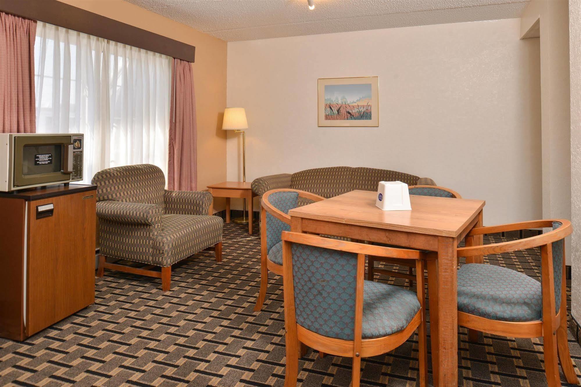 Americas Best Value Inn And Suites St. Cloud Exterior photo