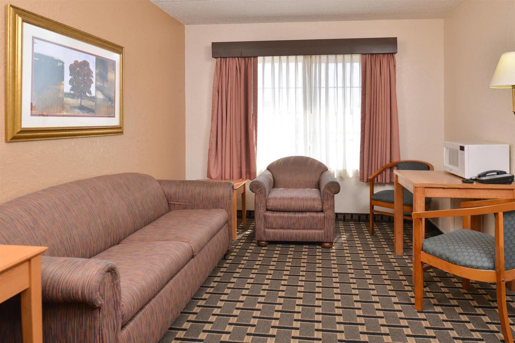 Americas Best Value Inn And Suites St. Cloud Exterior photo
